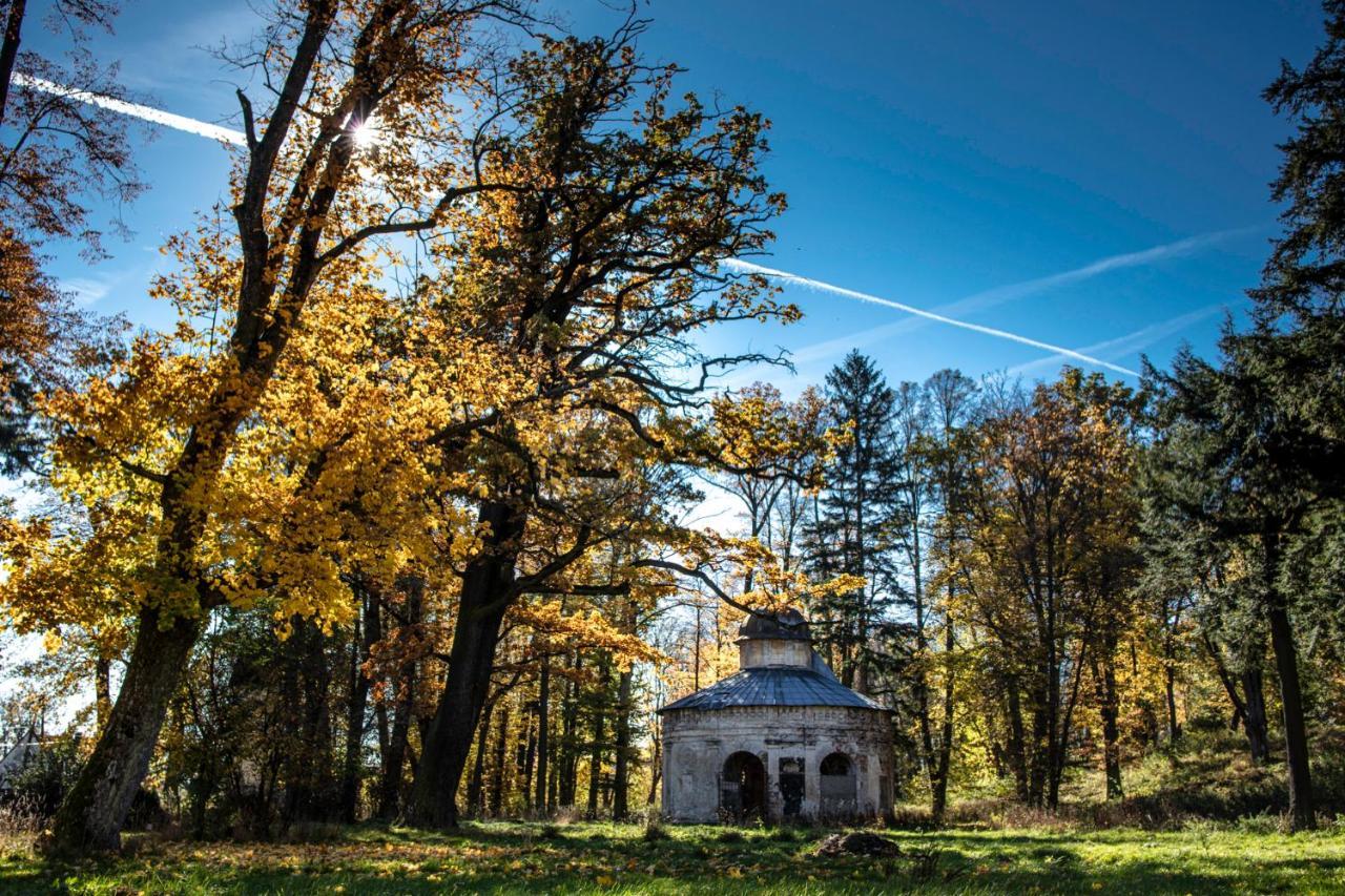 Palac Gorzanow Exterior photo